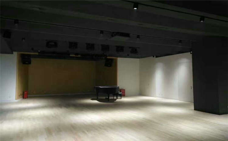 ?？谧ㄒ堤逵镜匕逋计?/></div>
<br><div>?？谧ㄒ堤逵镜匕逋计?，篮球木地板专业刷漆工艺是体育场馆工程商和甲方朋友们需求具体了解的，现在体育场所的建造越来越多，咱们需求了解一些比较基本的常识这样才可以确保场所竣工之后不会呈现一些情况。</div>
<!--[if gte mso 9]><![endif]-->
</div>

<div style=