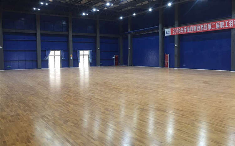 20厚木地板篮球场哪个牌子好？