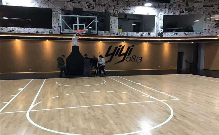 橡胶木体育馆实木地板造价是的多少？