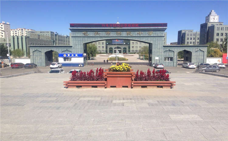 学校乒乓球馆木地板造价是的多少？